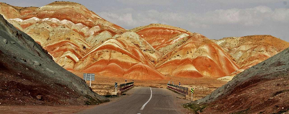 zanjan-colourful-mountaines