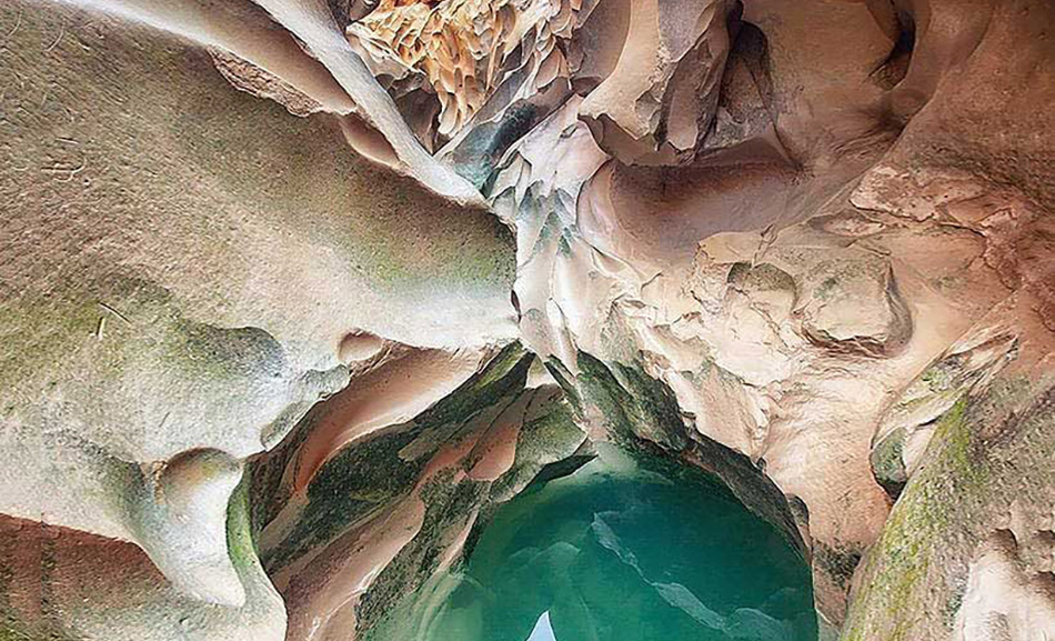 Chahkooh-Canyon-hormozgan