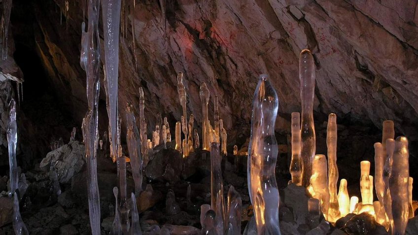 yakhmorad-cave