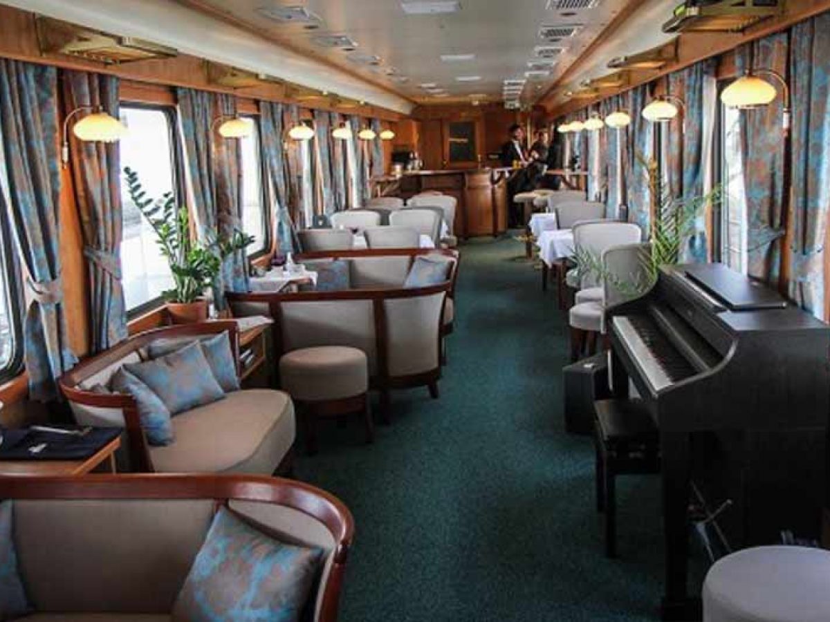 Luxury-tourist-train
