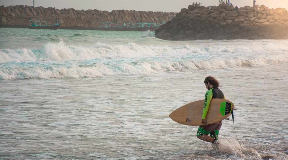 Surfing-on-Iran